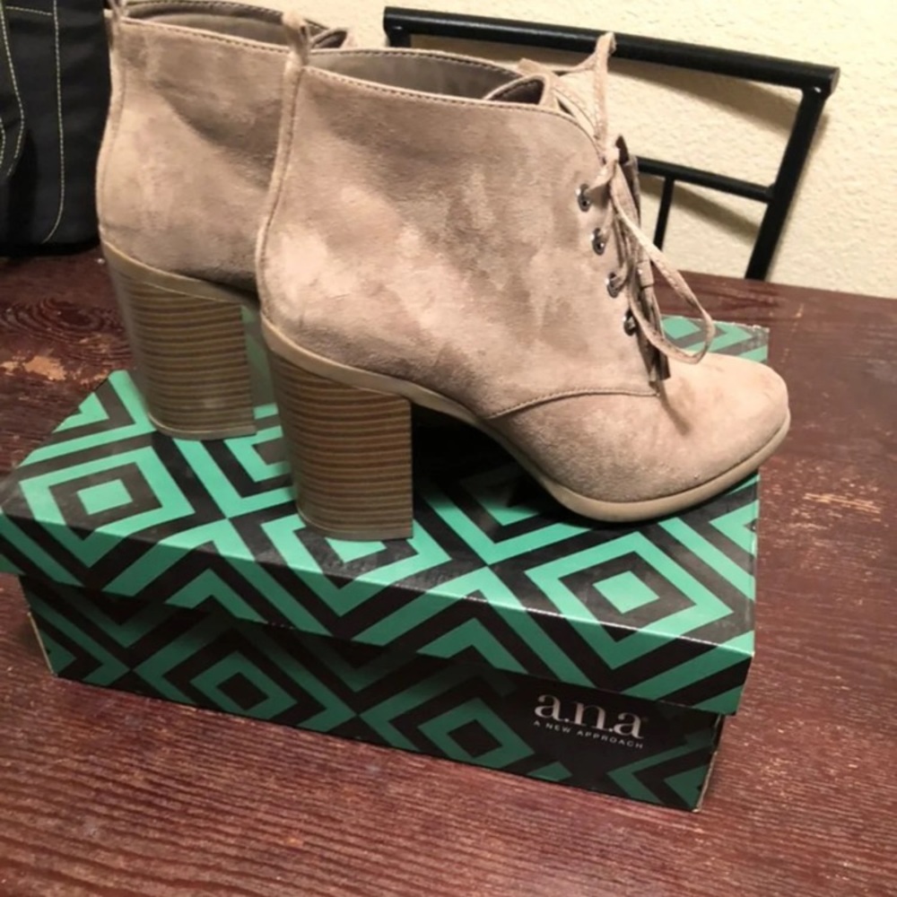 Boots - Picture 3 of 3